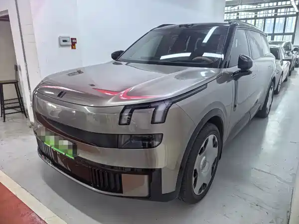 Lynk & Co 900 2025