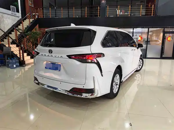 Toyota Granvia 2025