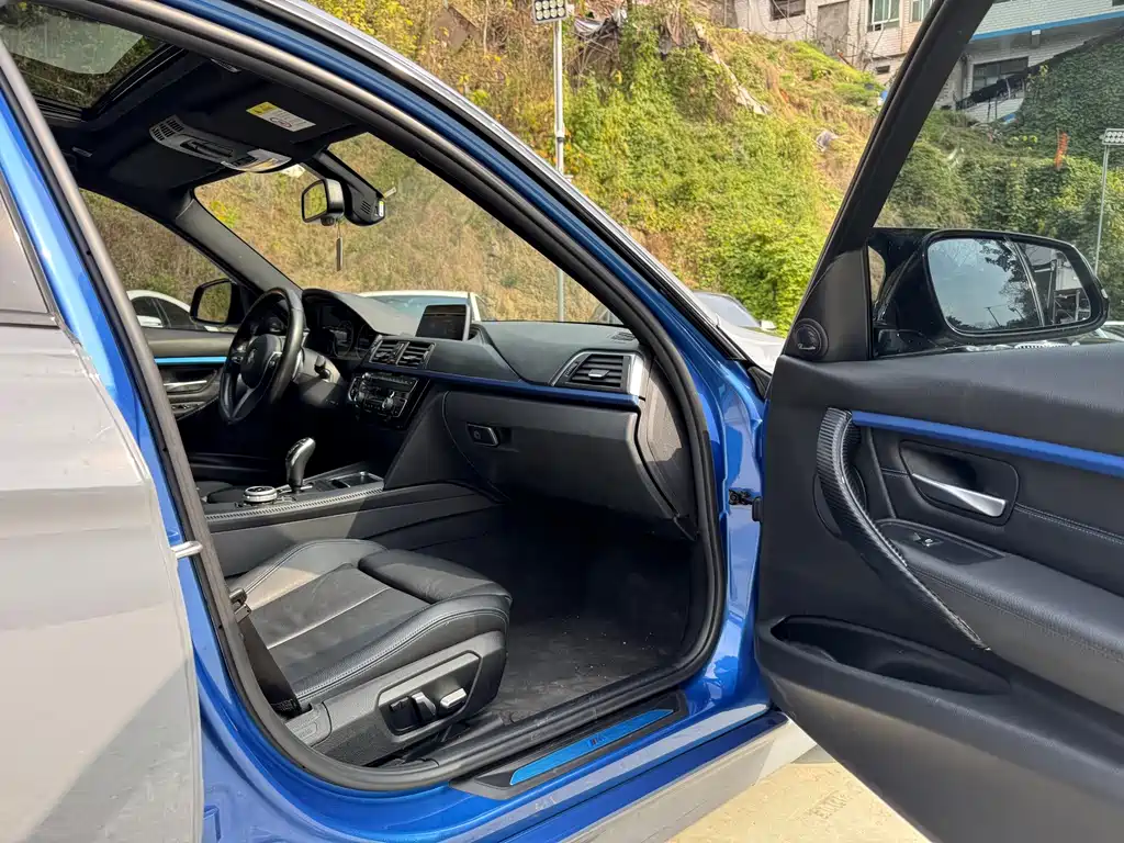 BMW 3 Series 2019 — фото 27