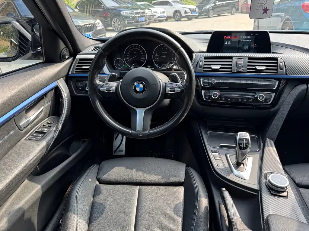 BMW 3 Series 2019 — фото 22