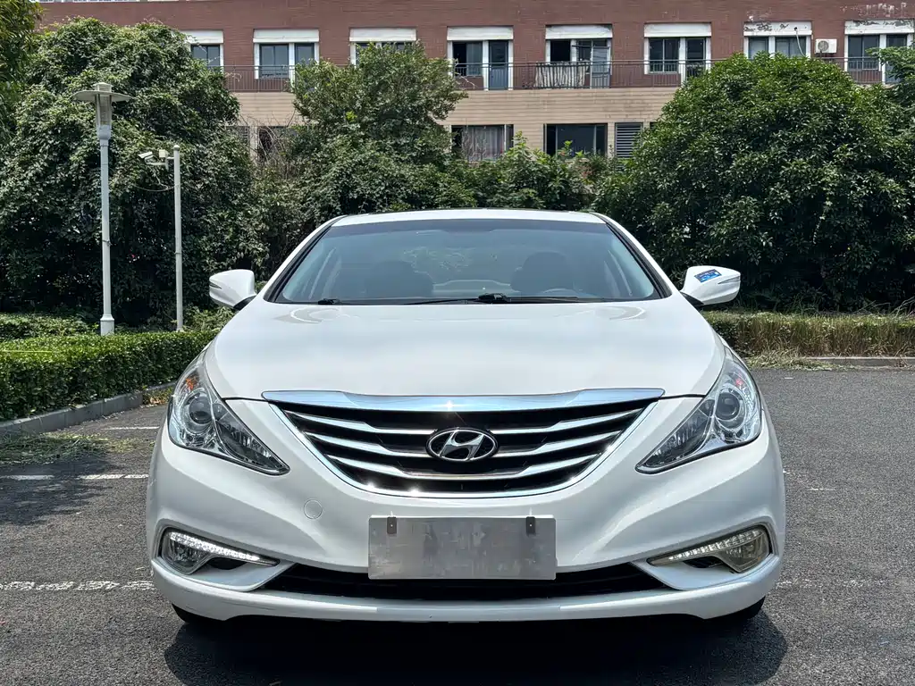 Hyundai Sonata 2015 — фото 1