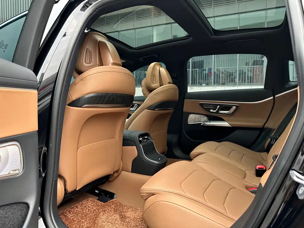 Mercedes-Benz E-Class 2025 — фото 14