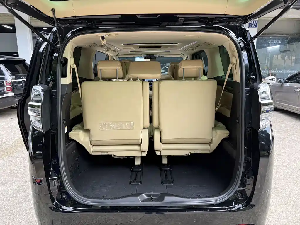 Toyota Vellfire 2020 — фото 16