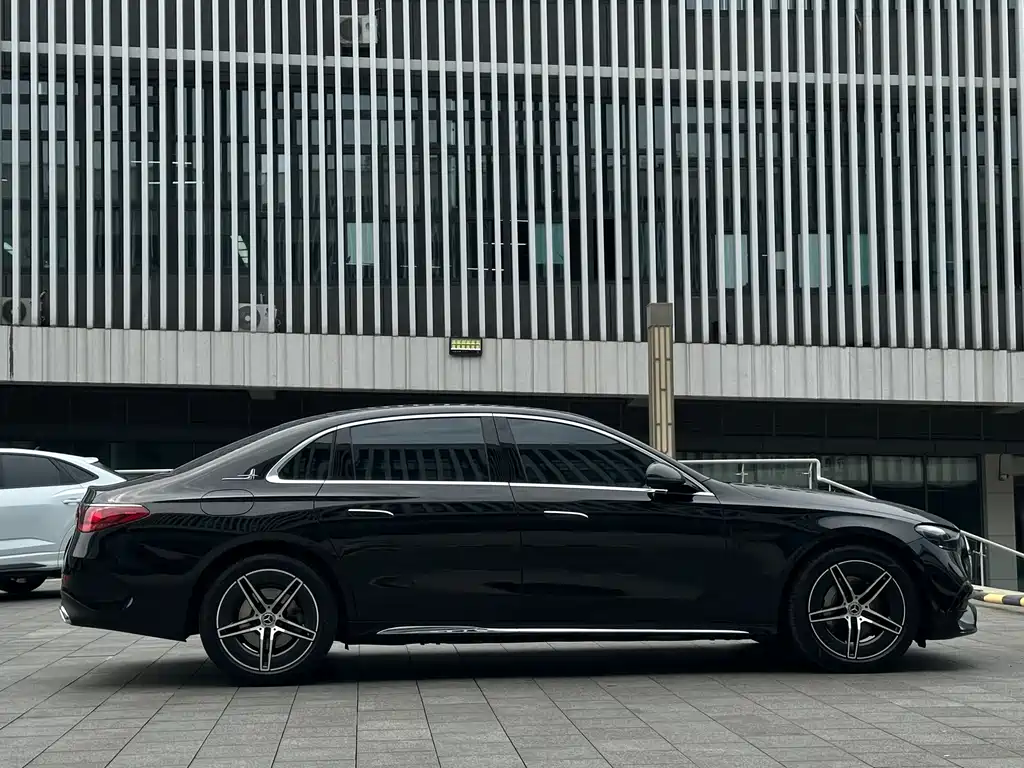 Mercedes-Benz E-Class 2025 — фото 19