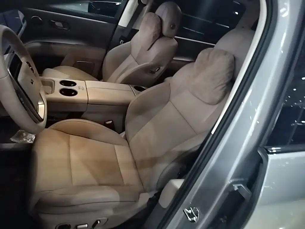 Li Auto i8 2025 — фото 15