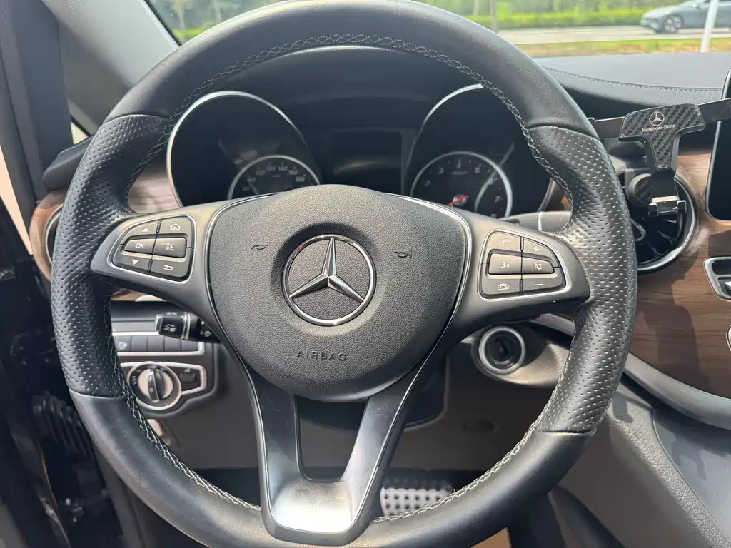 Mercedes-Benz V-Class 2020 — фото 23