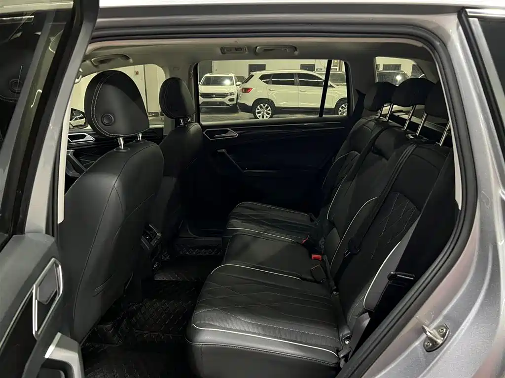 Volkswagen Tiguan L 2022 — фото 11