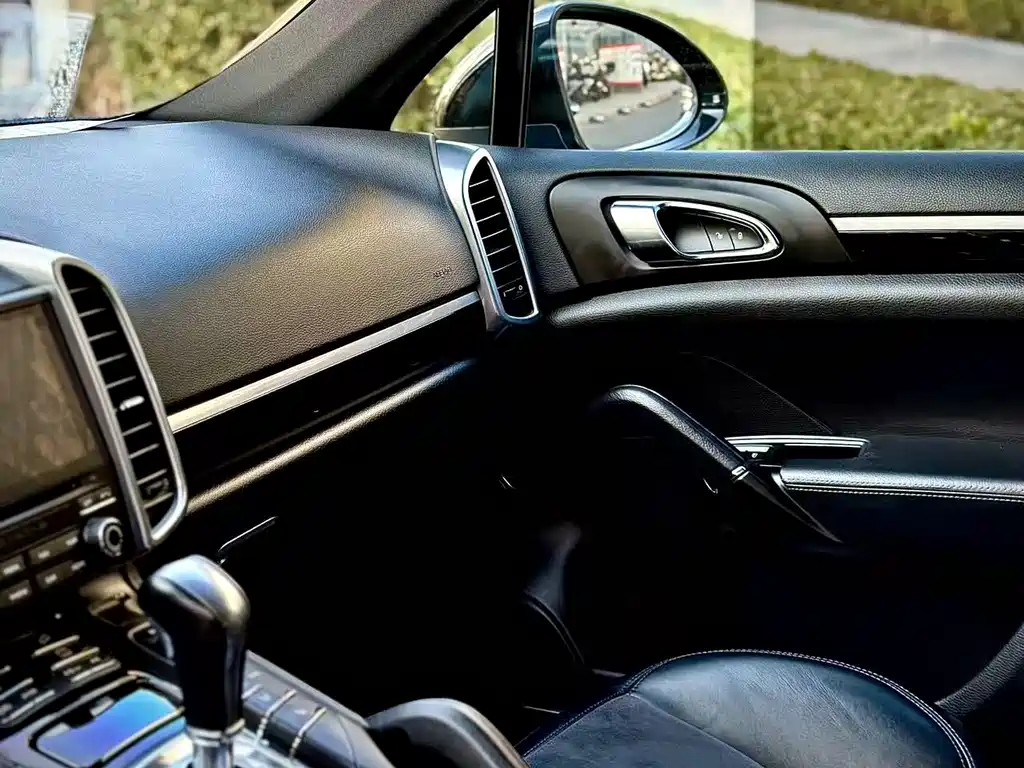 Porsche Cayenne 2017 — фото 13