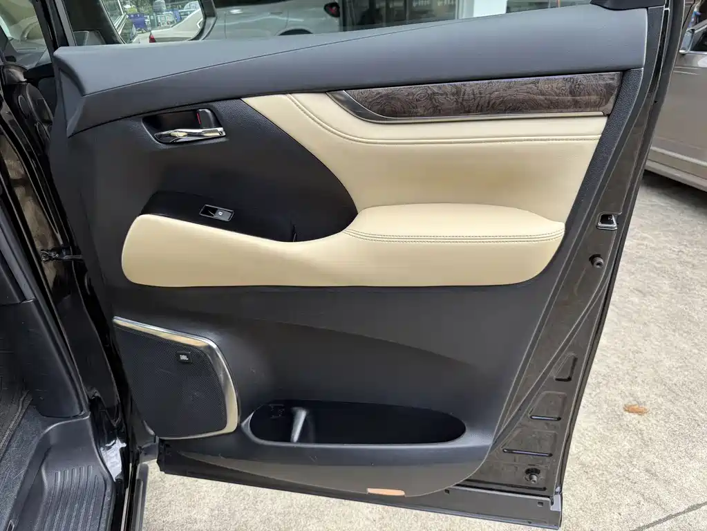 Toyota Vellfire 2020 — фото 11