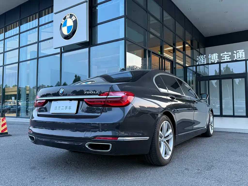 BMW 7 Series 2015 — фото 12