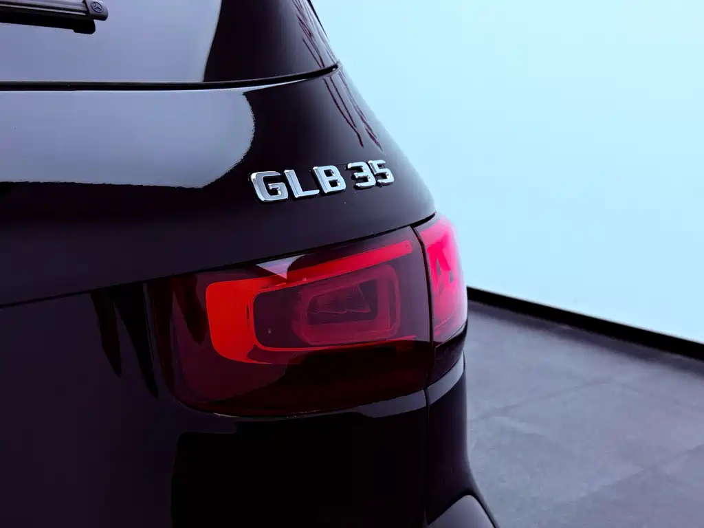 Mercedes-Benz GLB AMG 2021 — фото 23