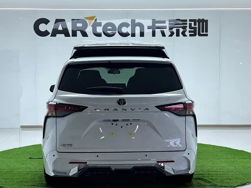 Toyota Granvia — фото 6