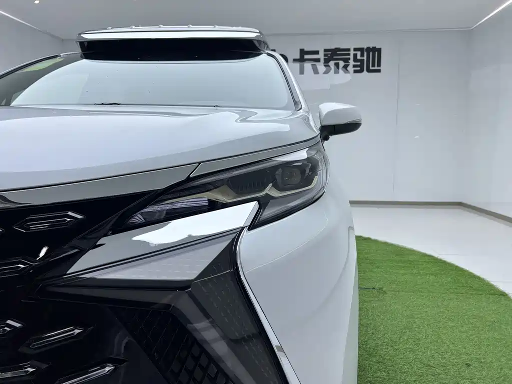 Toyota Granvia — фото 27