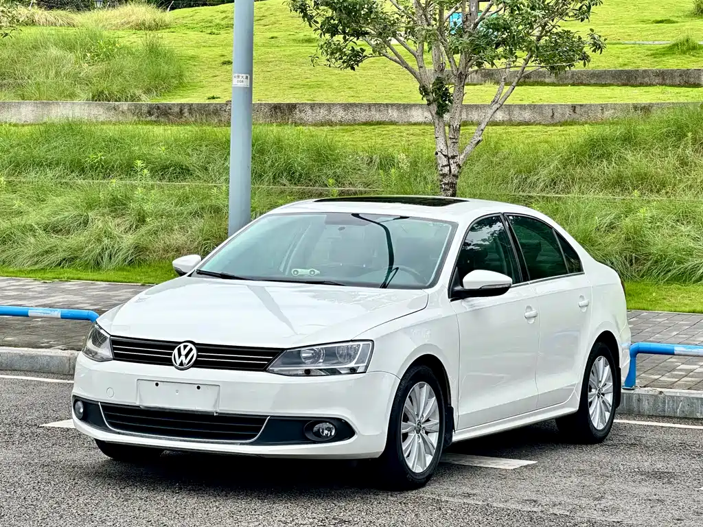 Volkswagen Sagitar 2014