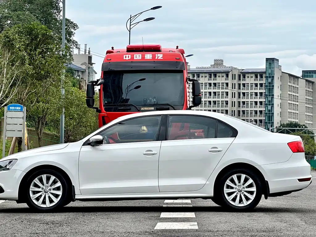 Volkswagen Sagitar 2014