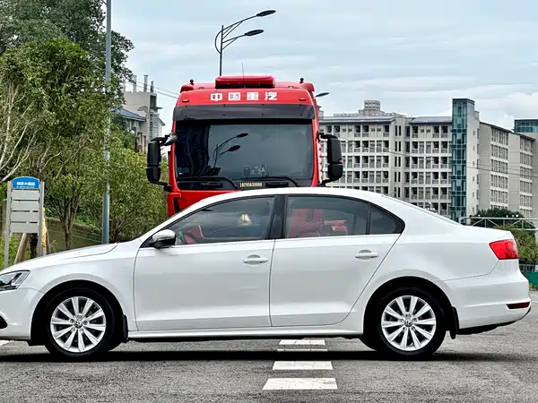 Volkswagen Sagitar 2014