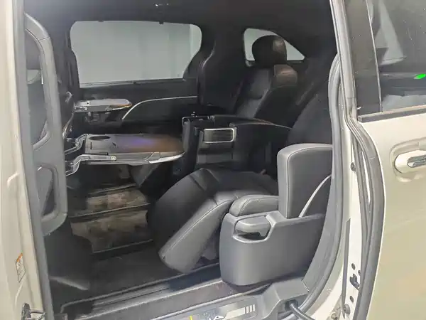 Toyota Sienna 2025