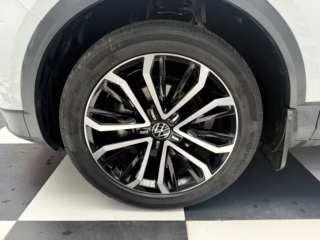 Volkswagen T-Roc 2023 — фото 4