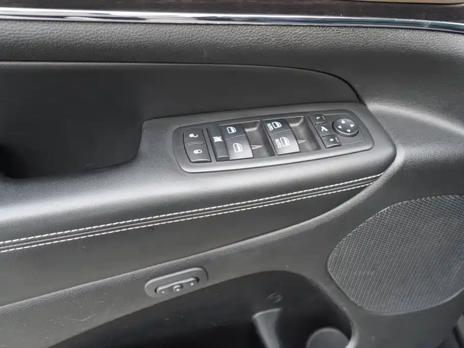 Jeep Grand Cherokee 2014 — фото 9