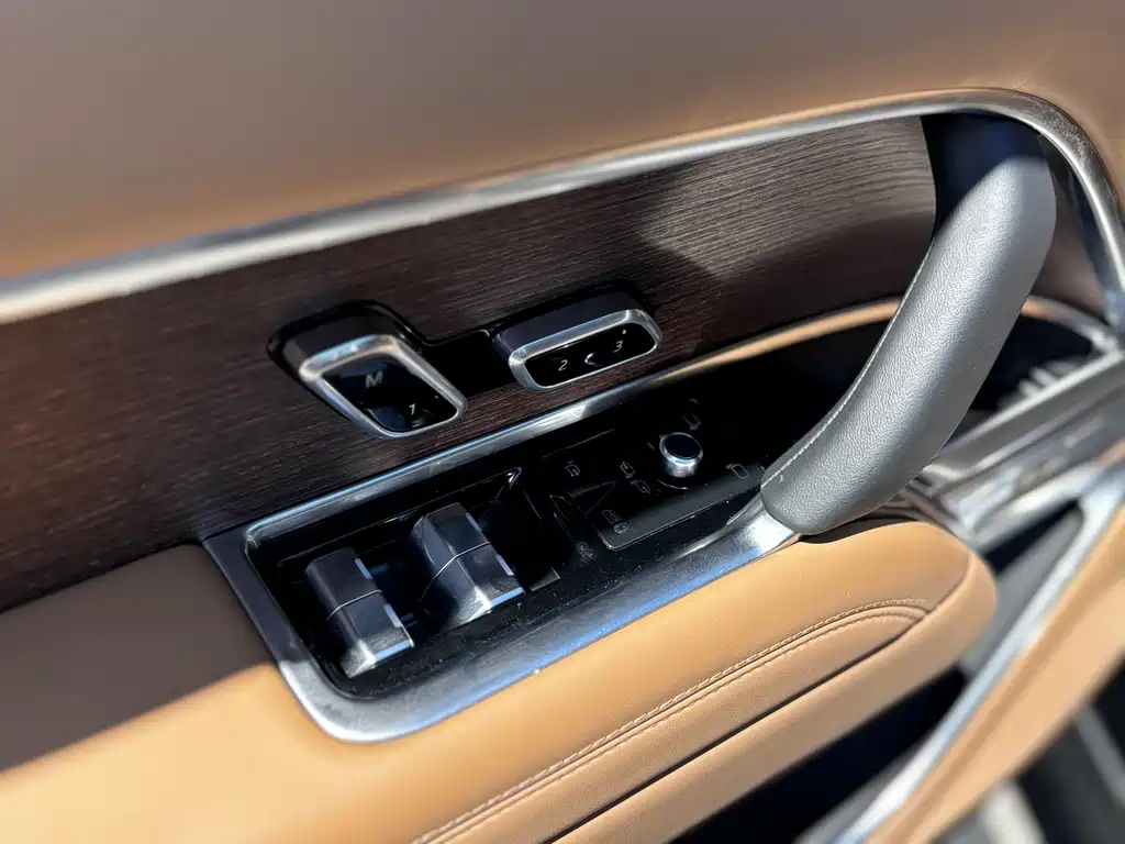 Land Rover Range Rover 2025 — фото 14