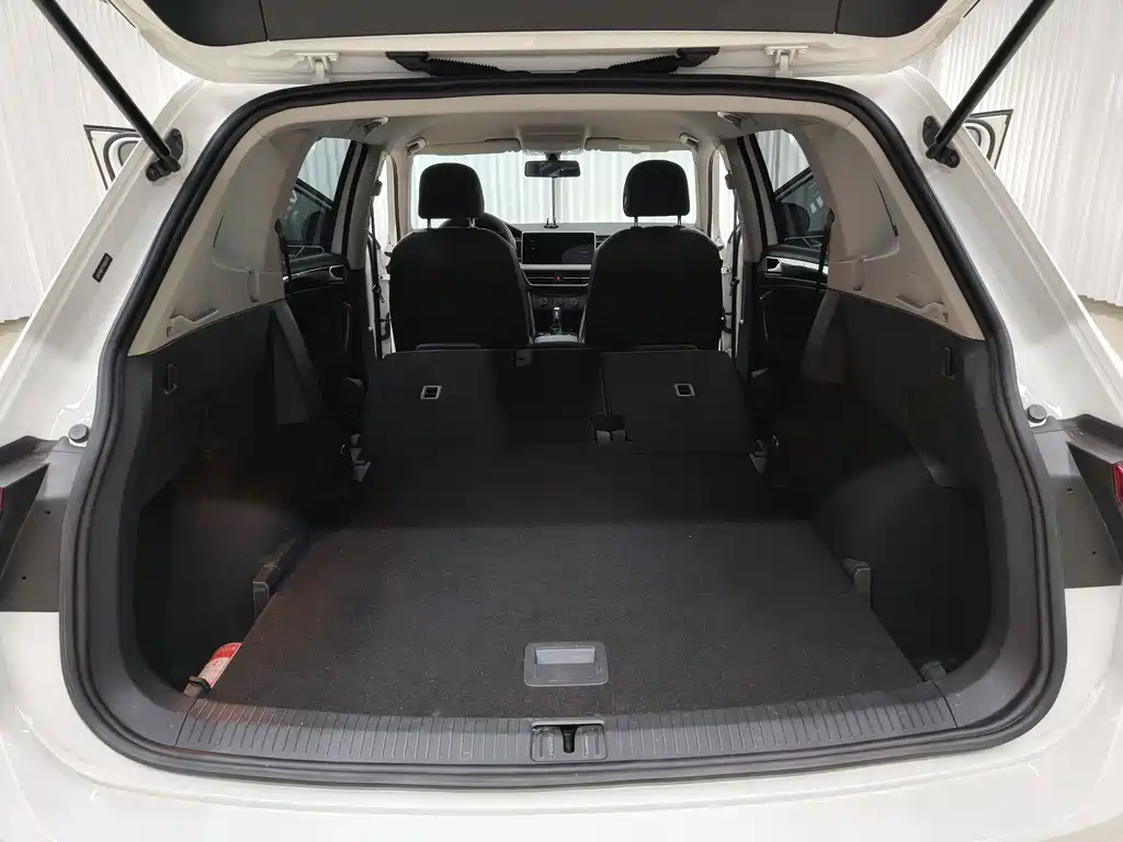 Volkswagen Tiguan L 2022 — фото 20