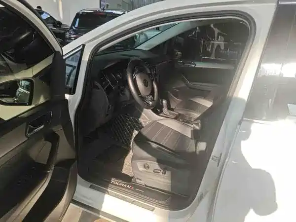 Volkswagen Touran 2021