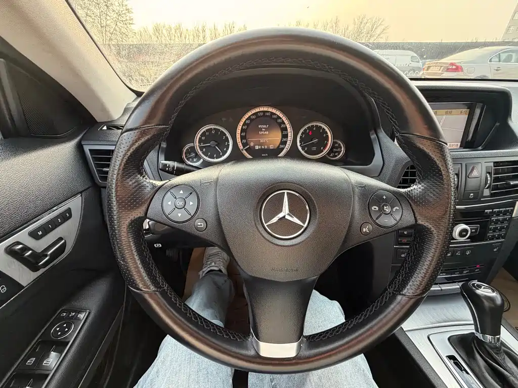 Mercedes-Benz E-Class 2010 — фото 12