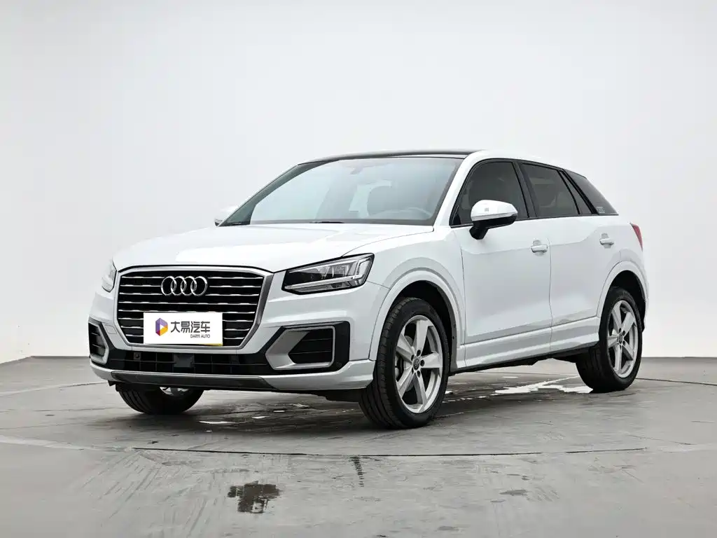 Audi Q2L 2021 — фото 1
