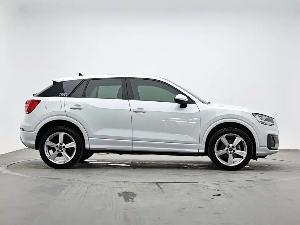 Audi Q2L 2021 — фото 5