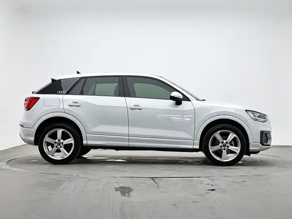 Audi Q2L 2021