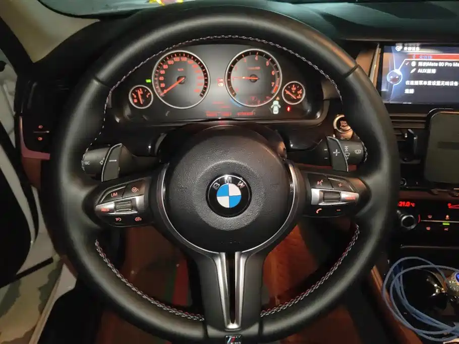 BMW 5 Series 2016 — фото 15