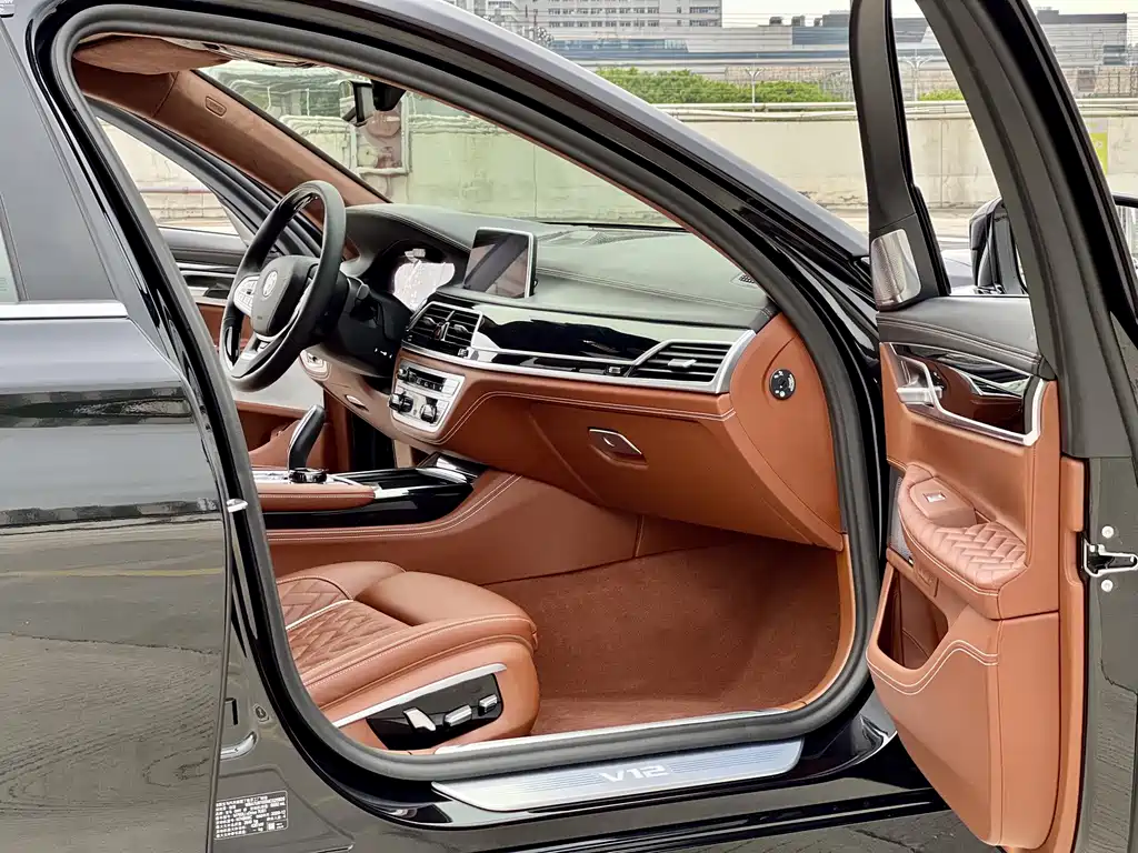 BMW 7 Series 2021 — фото 6