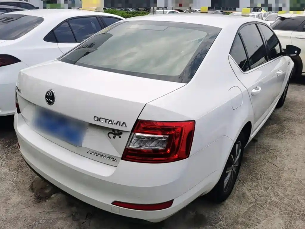 Skoda Octavia 2017 — фото 7