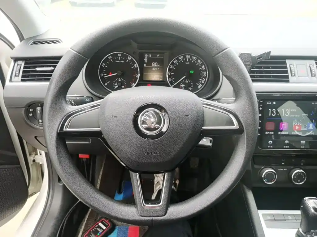 Skoda Octavia 2017 — фото 11