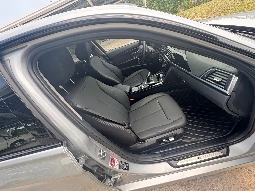 BMW 3 Series 2017 — фото 14