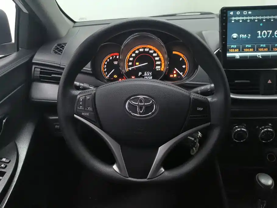 Toyota Yaris L 2023 — фото 15