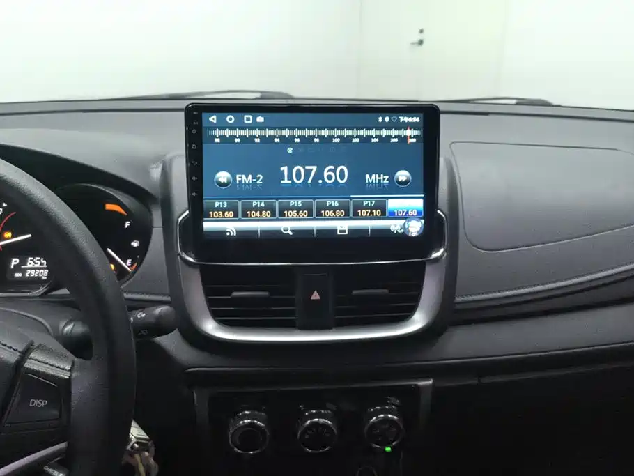 Toyota Yaris L 2023 — фото 13