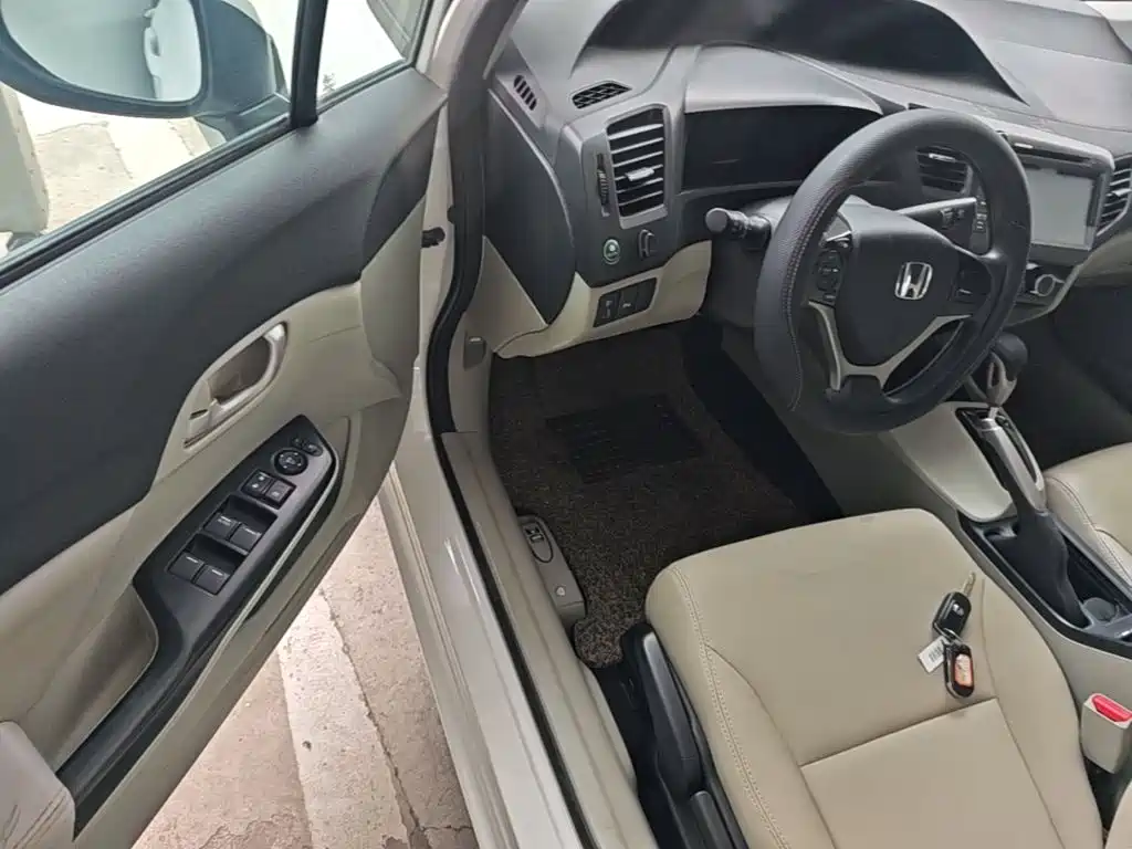 Honda Civic 2014 — фото 16