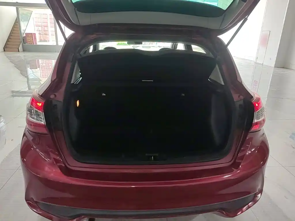 Nissan Tiida 2019 — фото 19