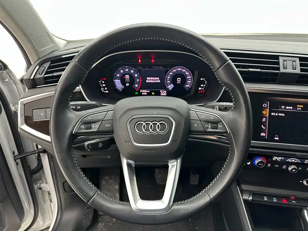 Audi Q3 2021 — фото 18