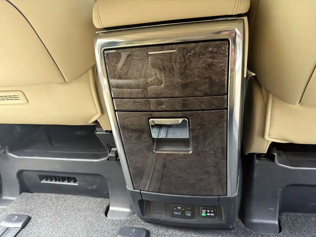 Toyota Alphard 2022 — фото 14