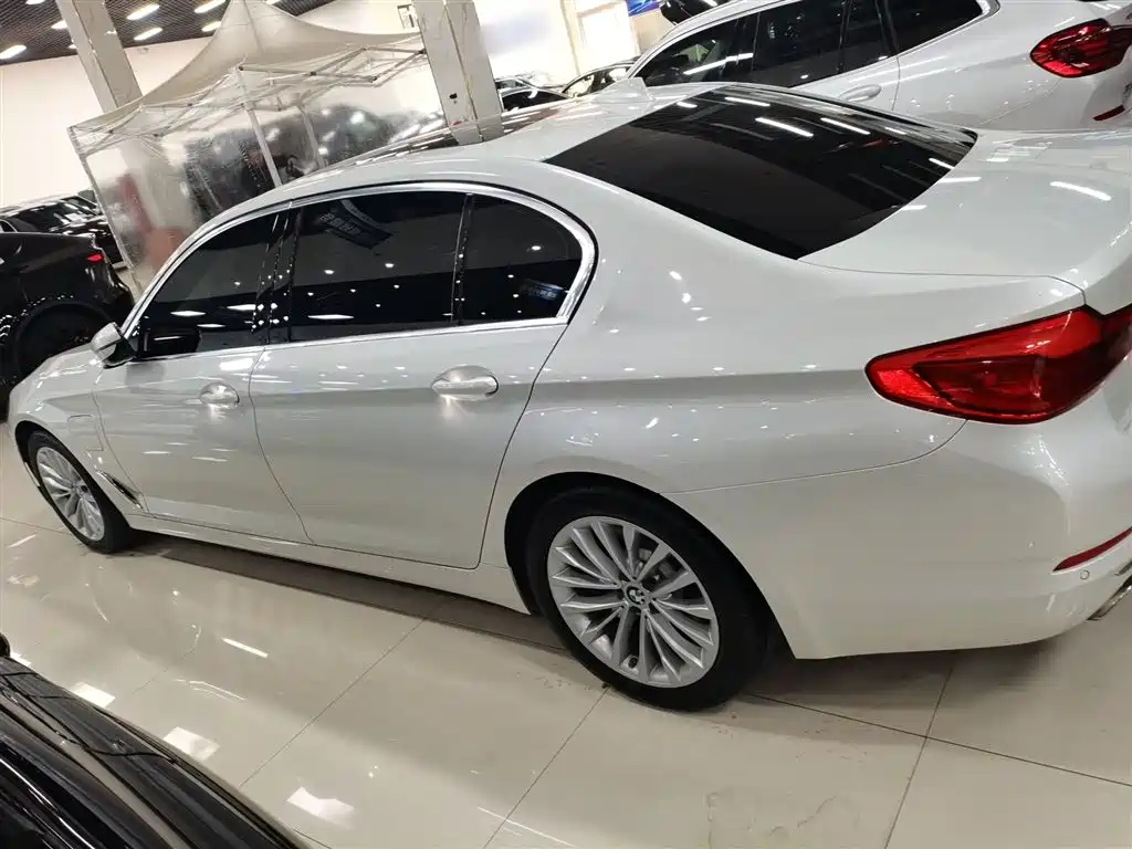 BMW 5 Series New Energy 2020 — фото 4