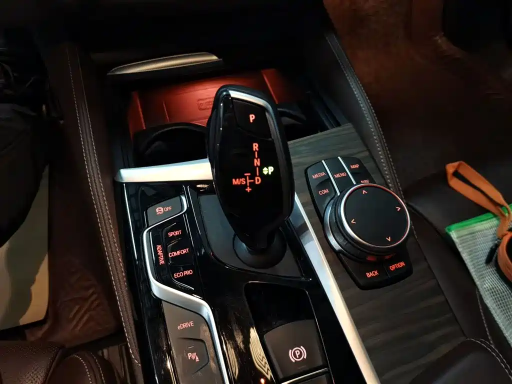 BMW 5 Series New Energy 2020 — фото 11