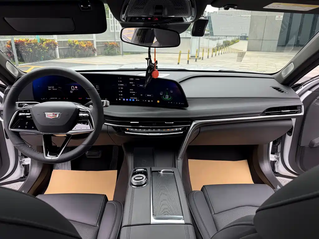 Cadillac CT6 2025 — фото 11