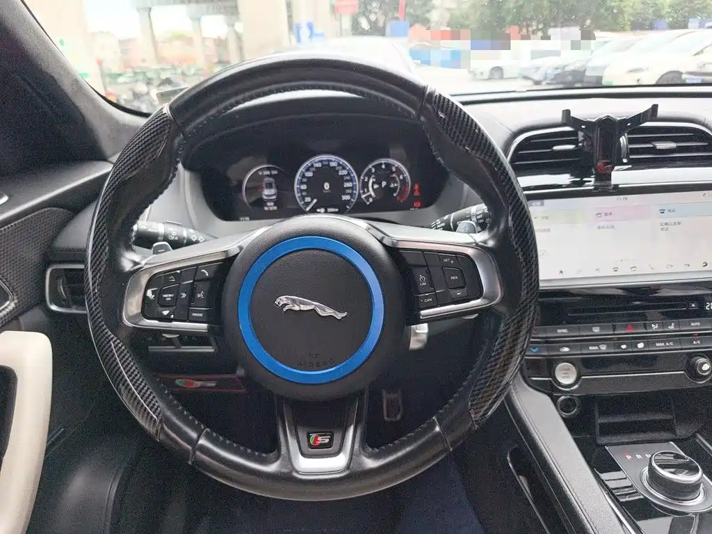 Jaguar F-PACE 2017