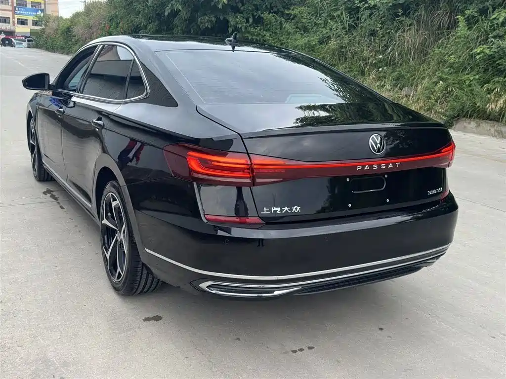Volkswagen Passat 2023 — фото 7