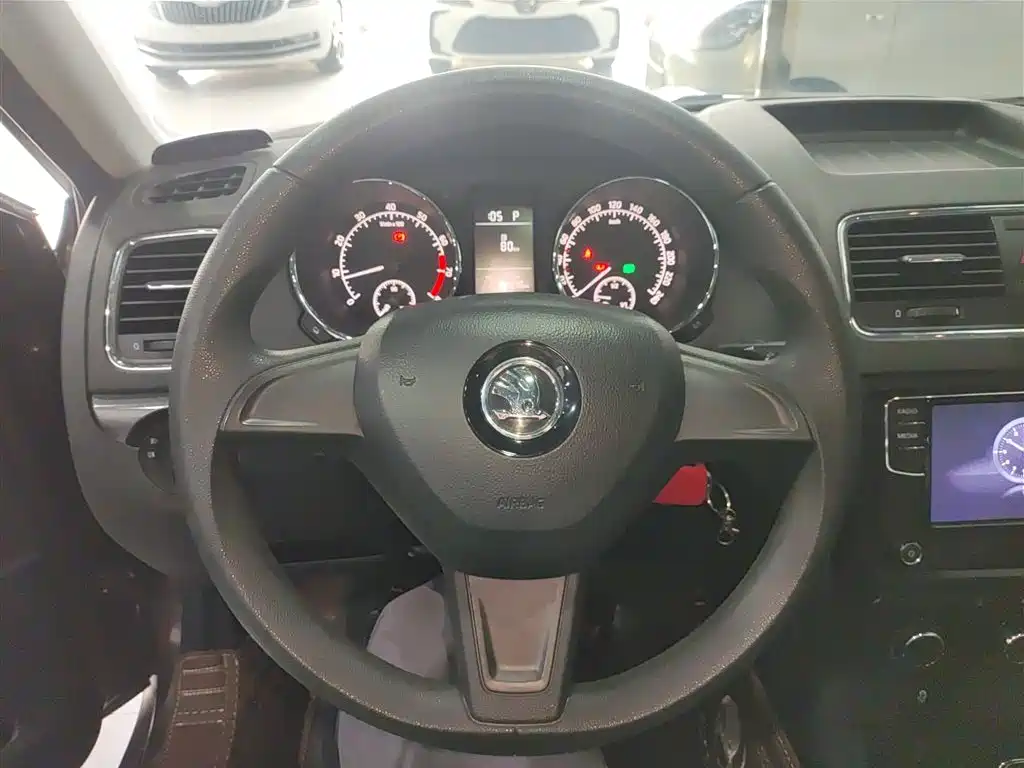 Skoda Yeti 2018 — фото 11