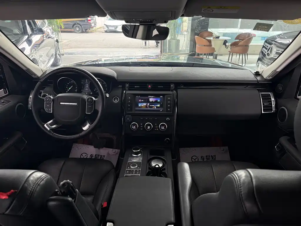 Land Rover Discovery 2017 — фото 11