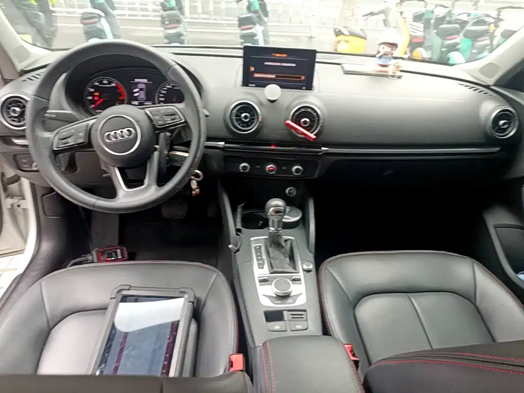 Audi A3 2018 — фото 10