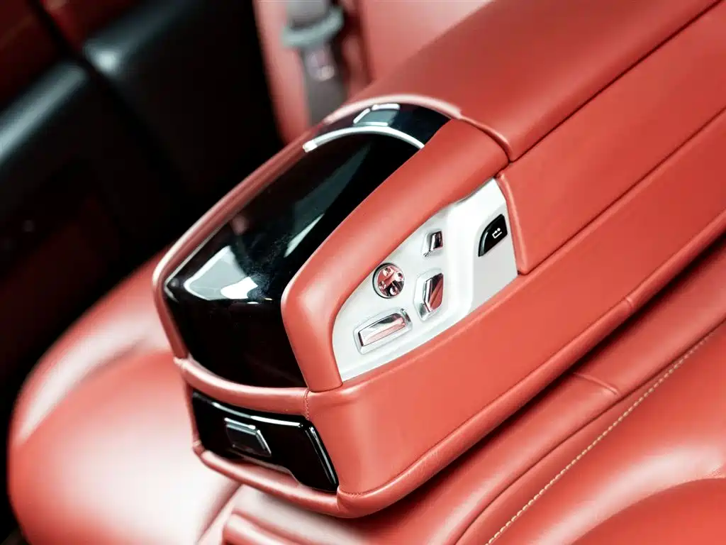 Rolls-Royce Ghost 2019 — фото 13